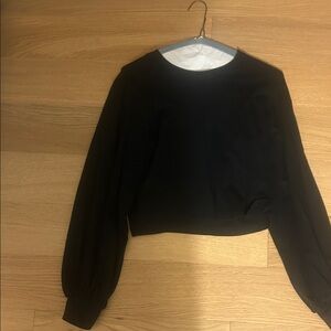 Women's Black Long-Sleeve Cropped Top